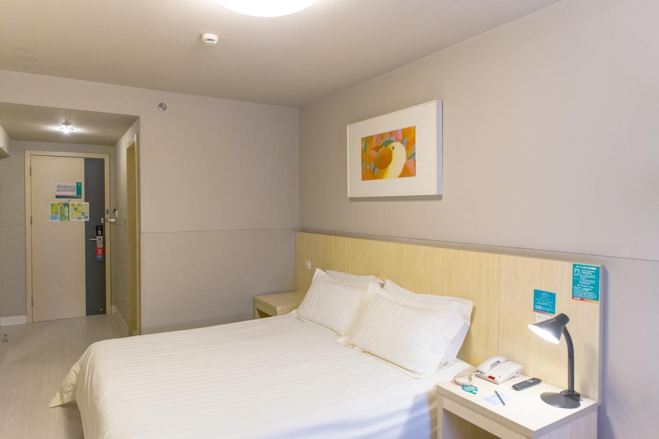 Jinjiang Pudong Jichangzhen Hotel 3*